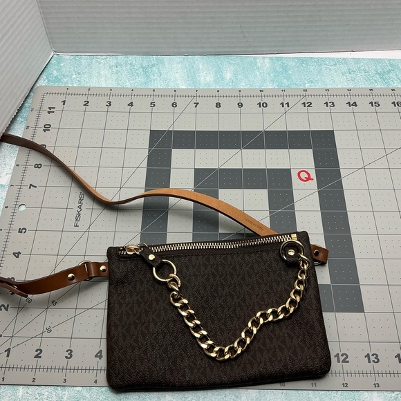 Brown Crossbody Bag‎ with Chain Detail - Picture 8 of 8